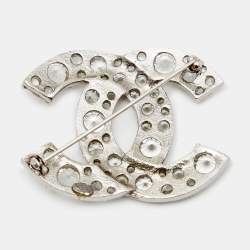 مملوكة مسبقًا Chanel Silver Tone & Crystal CC Pin Brooch