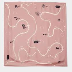 Pre Owned وشاح شانيل حرير مطبوع دلايات سي سي خزر وردي