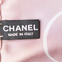 Pre Owned وشاح شانيل حرير مطبوع دلايات سي سي خزر وردي