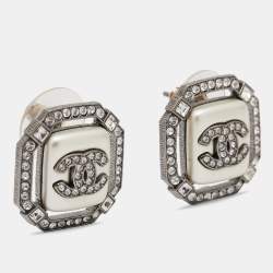 مملوكة مسبقًا Chanel CC Crystals Gunmetal Tone Earrings