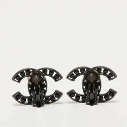 مملوكة مسبقًا Chanel CC Crystals Gunmetal Tone Clip On Earrings