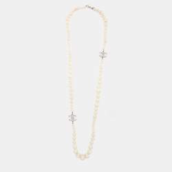 مملوكة مسبقًا Chanel Silver Tone Graduated Faux Pearl CC Charm Necklace