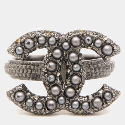 Pre Owned Chanel Gunmetal Tone Faux Pearl CC Ring Size EU 52