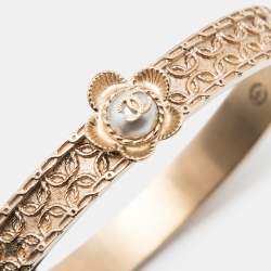 Pre Owned Chanel CC Floral Faux Pearl Gold Tone Bangle Bracelet