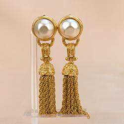 Chanel Vintage 1994 Gold Plated Pearl Fringe Tassel Dangle Clip On Earrings
