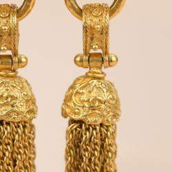 Chanel Vintage 1994 Gold Plated Pearl Fringe Tassel Dangle Clip On Earrings