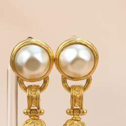 Chanel Vintage 1994 Gold Plated Pearl Fringe Tassel Dangle Clip On Earrings
