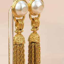 Chanel Vintage 1994 Gold Plated Pearl Fringe Tassel Dangle Clip On Earrings