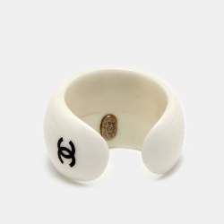 Pre Owned Chanel Coco White Resin Ring Size 54