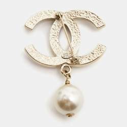Pre Owned Chanel CC Faux Pearl Gold Tone Metal Brooch