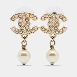 مملوكة مسبقًا أقراط متدلية شانيل لؤلؤ شعار ماركة سي سي  خرز أوف وايت 