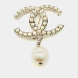 Pre Owned Chanel Silver Tone CC Off White Faux Pearl Brooch