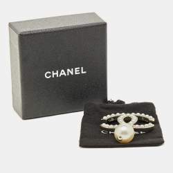 Pre Owned Chanel Silver Tone CC Off White Faux Pearl Brooch