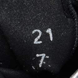 Pre Owned Chanel Black Quilted Leather Logo Embellished Fingerless Gloves Size 7