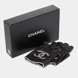Pre Owned Chanel Black Quilted Leather Logo Embellished Fingerless Gloves Size 7