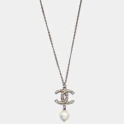 Pre Owned Chanel CC Crystals Faux Pearl Silver Tone Necklace