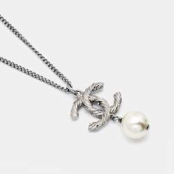 Pre Owned Chanel CC Crystals Faux Pearl Silver Tone Necklace
