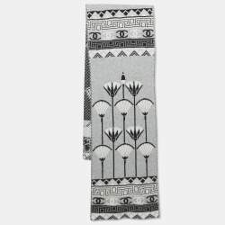 مملوكة مسبقًا Chanel Monochrome Logo Cashmere Lurex Knit Muffler