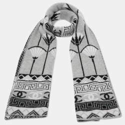 مملوكة مسبقًا Chanel Monochrome Logo Cashmere Lurex Knit Muffler