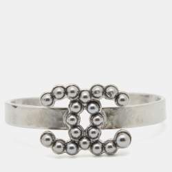 Pre Owned Chanel  CC Grey Faux Pearls Gunmetal Tone Bracelet