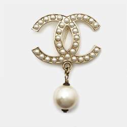 Pre Owned Chanel CC Faux Pearl Gold Tone Brooch