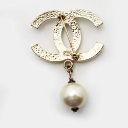 Pre Owned Chanel CC Faux Pearl Gold Tone Brooch