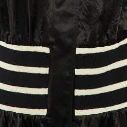 Pre Owned فستان شانيل بفارسيتي قصير بسحاب ساتان أسود مقاس وسط (ميديوم)