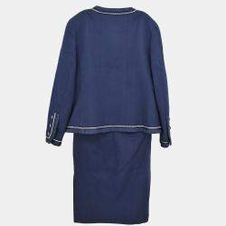 مملوكة مسبقًا بدلة تنورة مع جاكيت بلا ياقة شانيل أزرق كحلي مقاس 38