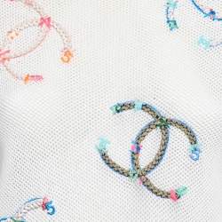 مملوكة مسبقًا توب شانيل شبكة مطرزة CC باللون الأبيض ياقة دائرية مقاس صغير (سمول)