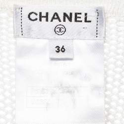 مملوكة مسبقًا توب شانيل شبكة مطرزة CC باللون الأبيض ياقة دائرية مقاس صغير (سمول)