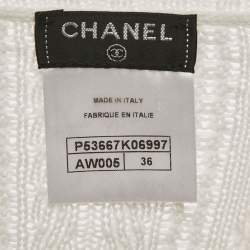 مملوكة مسبقًا كارديجان شانيل أبيض منسوج بنمط مع أزرار أمامية مقاس صغير