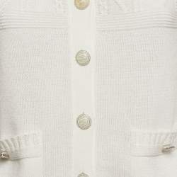 مملوكة مسبقًا كارديجان شانيل أبيض منسوج بنمط مع أزرار أمامية مقاس صغير