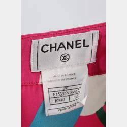 مملوكة مسبقًا تنورة شانيل حريرية بطبعة شعار زهور وردي