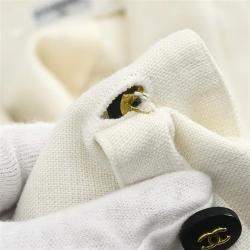 Pre Owned جاكيت شانيل أبيض بزر أحادي مقاس صغير