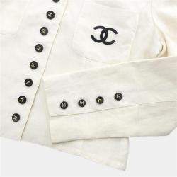 Pre Owned جاكيت شانيل أبيض بزر أحادي مقاس صغير