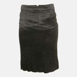 مملوكة مسبقًا Chanel Black Satin Flounce Knee-Length Skirt S