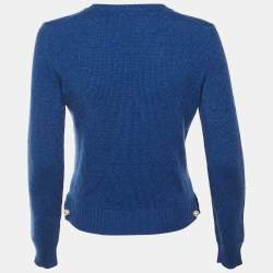 Pre Owned سترة شانيل زرقاء كشمير بتفاصيل اللؤلؤ V-رقبة بحجم صغير