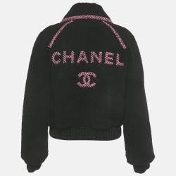 مملوكة مسبقًا جاكيت شانيل فرو بالشعار المطرز أسود بسحاب مقاس صغير - سمول