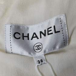 Pre Owned بلوزة شانيل بلون أبيض بأزرار أمامية قصيرة الحجم متوسط