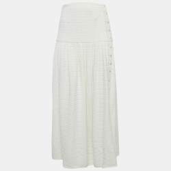 مملوكة مسبقًا تنورة ماكسي شانيل أبيض توييد بأزرار مزينة مقاس ميديم (م)