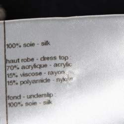 مملوكة مسبقًا طقم فستان و جاكيت دانتيل شانيل مزين ثلاثة ألوان متباينة بلا أكمام كريب كريمي مقاس صغير (سمول)