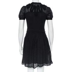 Pre Owned فستان شانيل ميني أزرار أمامية تفاصيل ربطة عنق تريكو أسود مقاس متوسط