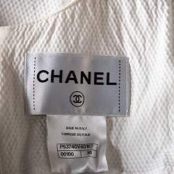 Pre Owned فستان شانيل قطن أبيض منقوش وحواف مضلعة نمط مزين بطيات مقاس صغير - سمول