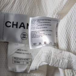 Pre Owned فستان شانيل قطن أبيض منقوش وحواف مضلعة نمط مزين بطيات مقاس صغير - سمول