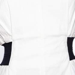 Pre Owned فستان شانيل قطن أبيض منقوش وحواف مضلعة نمط مزين بطيات مقاس صغير - سمول