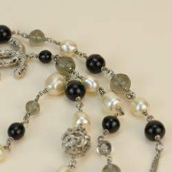 Pre Owned Chanel CC Logo Pearl & Onyx Long Pearl Necklace in Gilt Metal