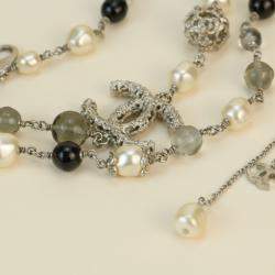 Pre Owned Chanel CC Logo Pearl & Onyx Long Pearl Necklace in Gilt Metal