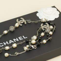Pre Owned Chanel CC Logo Pearl & Onyx Long Pearl Necklace in Gilt Metal