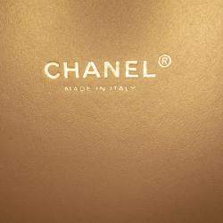 Pre Owned Chanel White Golden Plate Vanity Case