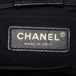 Pre Owned Chanel Black Quilted Leather CC Lock Drawstring Bucket Bag